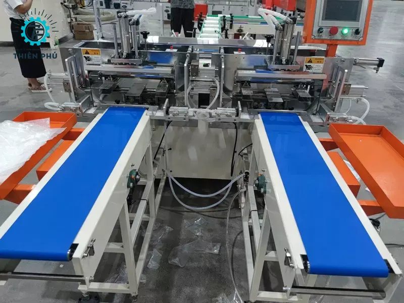 Dây chuyền sản xuất giấy ăn bán tự động